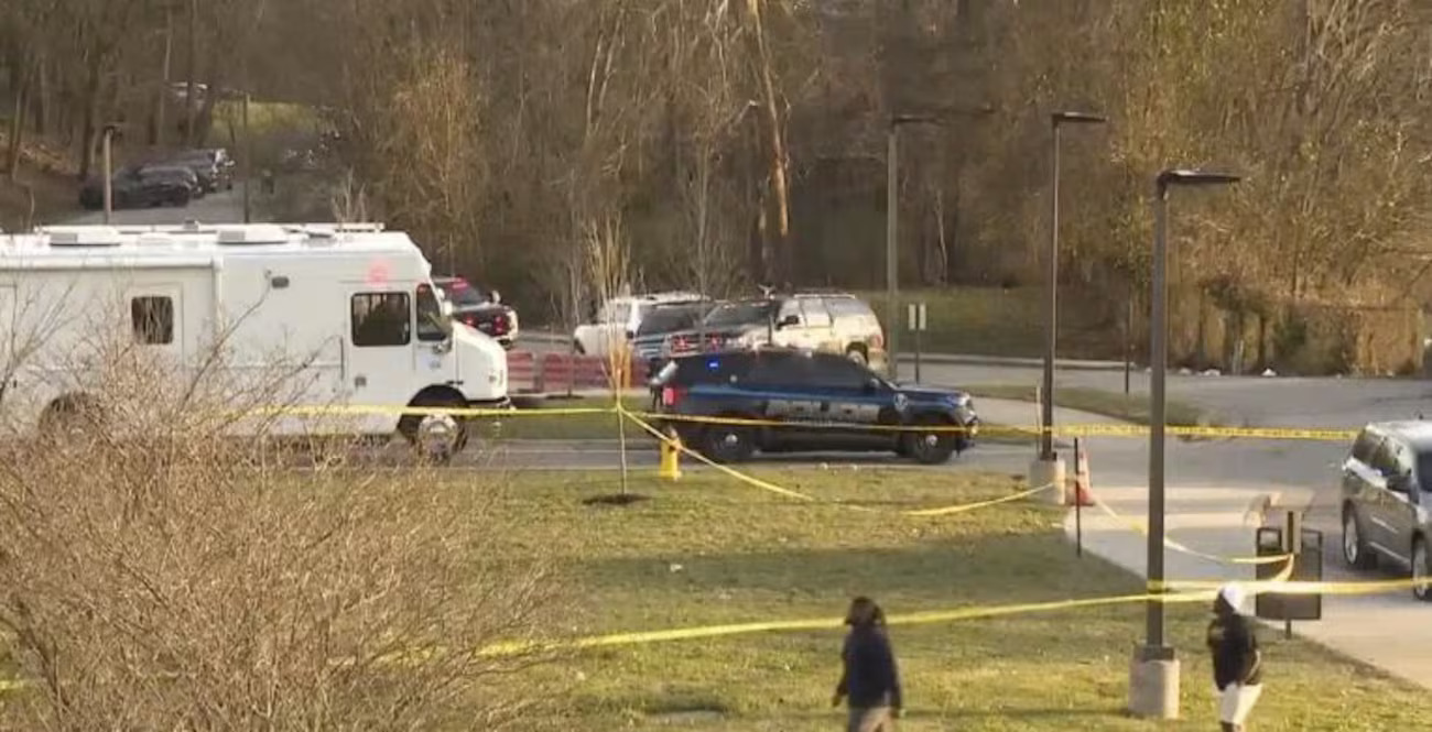 Estudiante Muerto y Otro Herido en Tiroteo en la Universidad Estatal de Kentucky; Sospechoso No Estudiante Arrestado