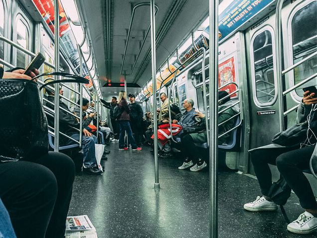 Aumento para Usuarios de NYC: Viajes en Subterráneo y Autobús Ahora Cuestan $3